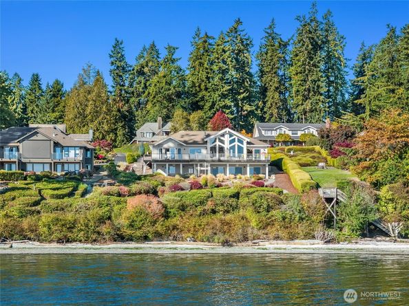 10052 Edgecombe Place NE, Bainbridge Island WA 98110