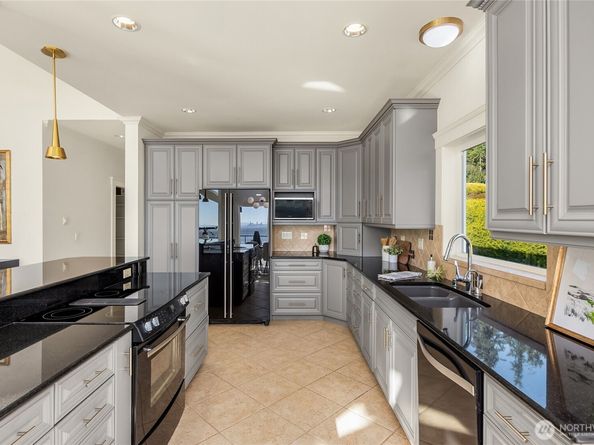 10052 Edgecombe Place NE, Bainbridge Island WA 98110