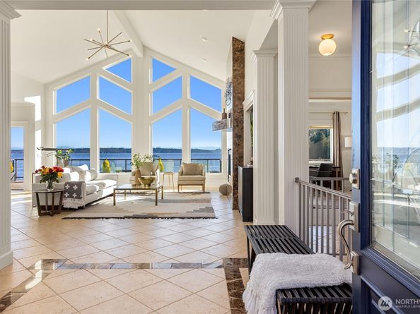 10052 Edgecombe Place NE, Bainbridge Island WA 98110