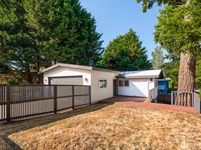 8801 NE 140th Place, Kirkland WA 98034