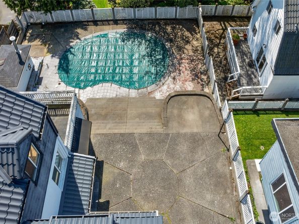 215 W Kinnear Place, Seattle WA 98119