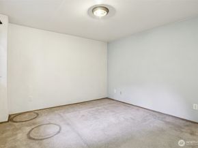 12044 96th Avenue NE 213, Kirkland WA 98034