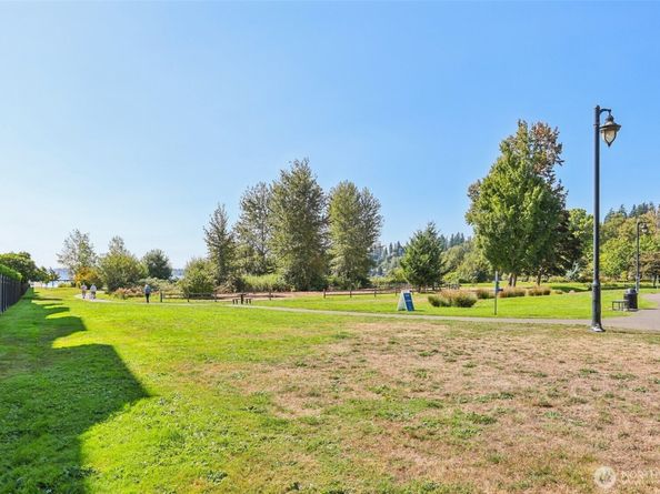 12044 96th Avenue NE 213, Kirkland WA 98034