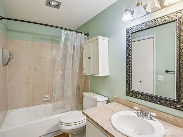 12044 96th Avenue NE 213, Kirkland WA 98034
