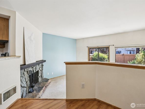12044 96th Avenue NE 213, Kirkland WA 98034