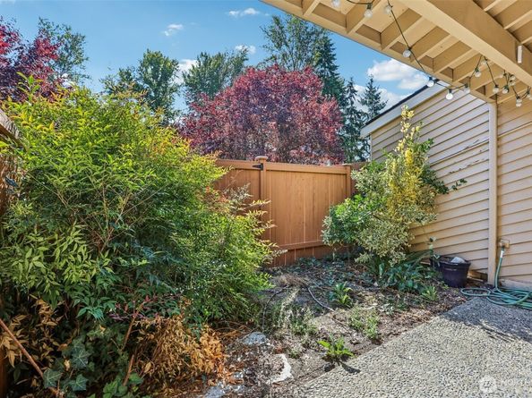 12044 96th Avenue NE 213, Kirkland WA 98034