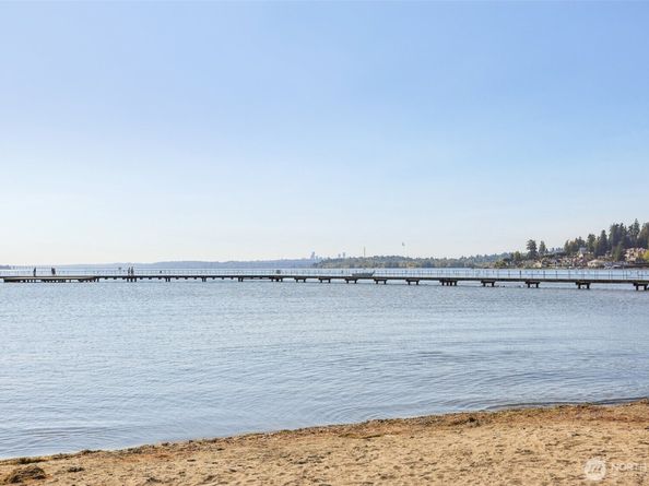 12044 96th Avenue NE 213, Kirkland WA 98034