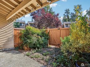 12044 96th Avenue NE 213, Kirkland WA 98034