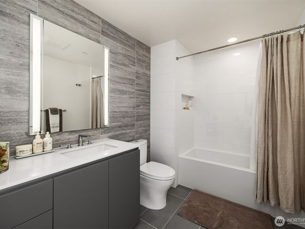 2510 6th Avenue 2108, Seattle WA 98121