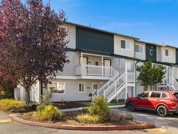 8823 Holly Drive C102, Everett WA 98208