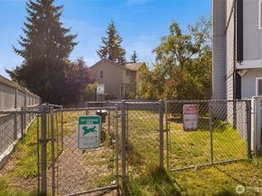 8823 Holly Drive C102, Everett WA 98208