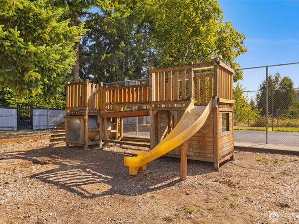 8823 Holly Drive C102, Everett WA 98208