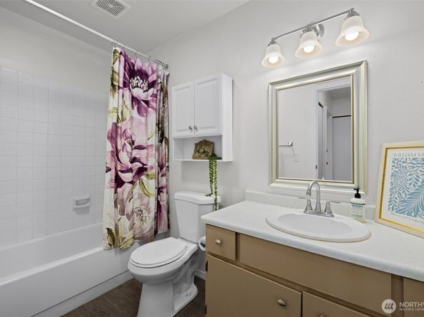 8823 Holly Drive C102, Everett WA 98208