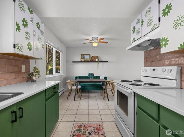 8823 Holly Drive C102, Everett WA 98208