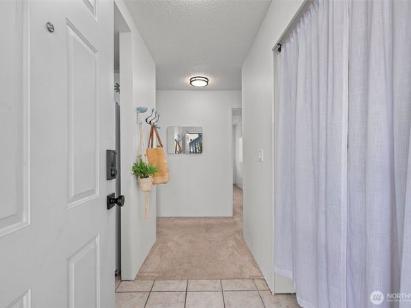 8823 Holly Drive C102, Everett WA 98208