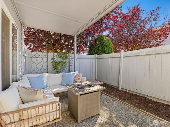 8823 Holly Drive C102, Everett WA 98208