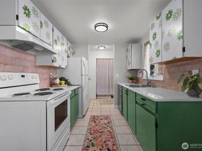 8823 Holly Drive C102, Everett WA 98208