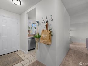 8823 Holly Drive C102, Everett WA 98208