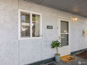8823 Holly Drive C102, Everett WA 98208
