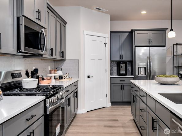 8702 Schoolway Place NW, Silverdale WA 98383