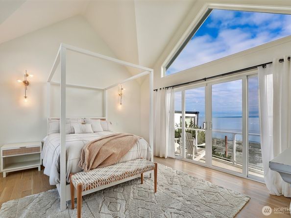 15638 Point Monroe Drive NE, Bainbridge Island WA 98110
