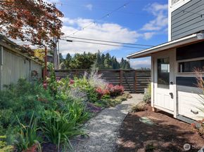 15638 Point Monroe Drive NE, Bainbridge Island WA 98110