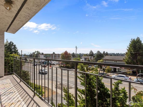 10106 Greenwood Avenue N 203, Seattle WA 98133