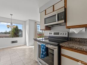 10106 Greenwood Avenue N 203, Seattle WA 98133