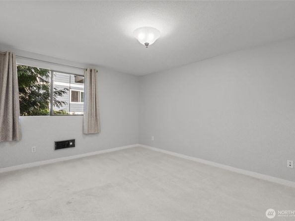 10106 Greenwood Avenue N 203, Seattle WA 98133