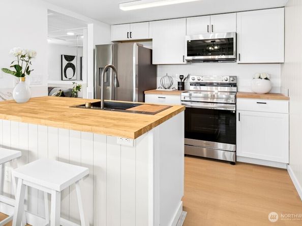 16925 Inglewood Road NE B305, Kenmore WA 98028