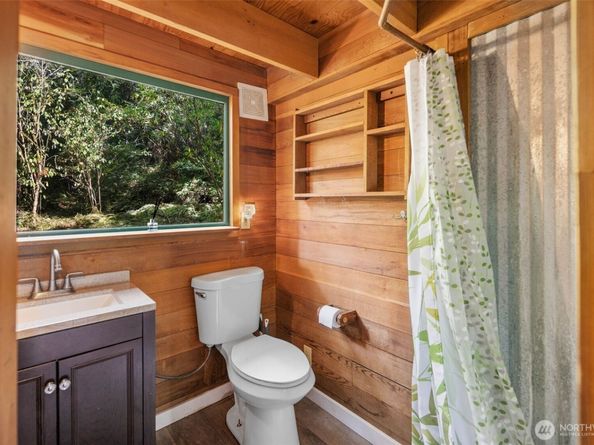 4420 Bluff Lane NE, Bainbridge Island WA 98110