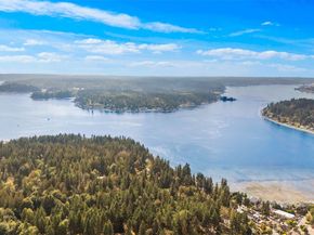 4420 Bluff Lane NE, Bainbridge Island WA 98110