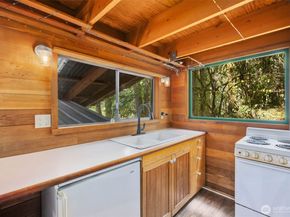 4420 Bluff Lane NE, Bainbridge Island WA 98110