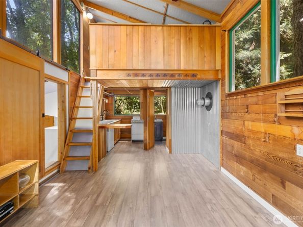 4420 Bluff Lane NE, Bainbridge Island WA 98110