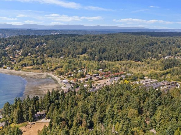4420 Bluff Lane NE, Bainbridge Island WA 98110