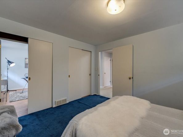 4332 W Mercer Way, Mercer Island WA 98040