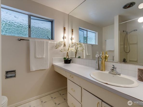 4332 W Mercer Way, Mercer Island WA 98040