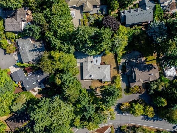 4332 W Mercer Way, Mercer Island WA 98040
