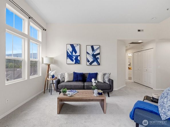 5256 236 Place SE 243, Issaquah WA 98029