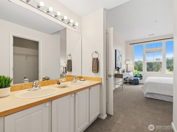 5256 236 Place SE 243, Issaquah WA 98029