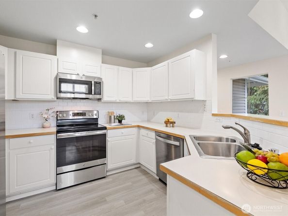 5256 236 Place SE 243, Issaquah WA 98029