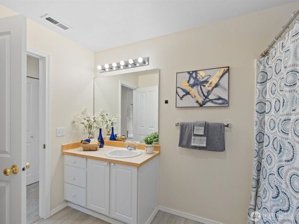 5256 236 Place SE 243, Issaquah WA 98029