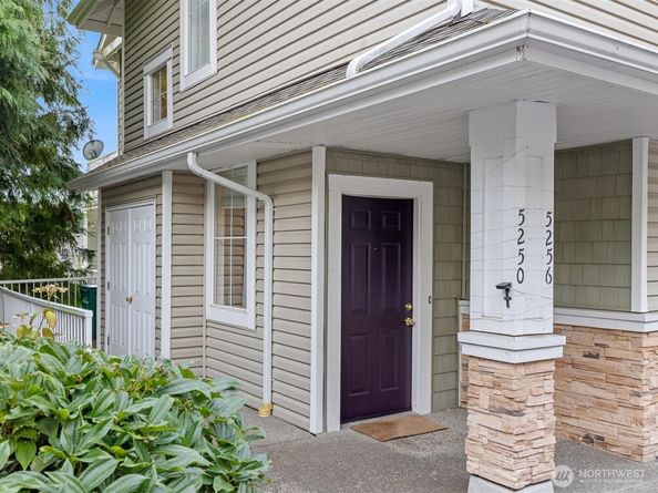 5256 236 Place SE 243, Issaquah WA 98029