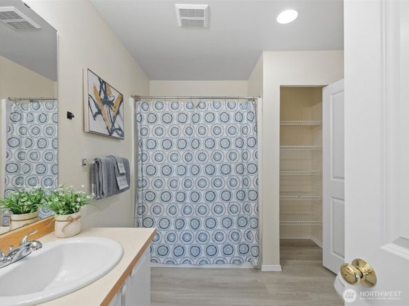 5256 236 Place SE 243, Issaquah WA 98029