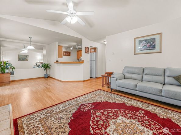1009 112th Street SE B305, Everett WA 98208