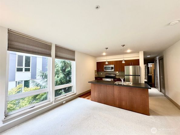 4547 8th Ave NE 306, Seattle WA 98105