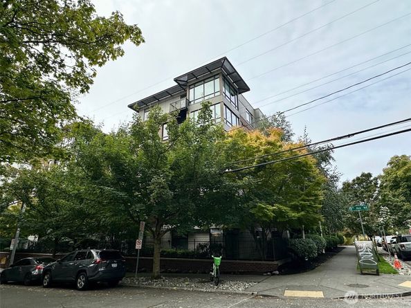 4547 8th Ave NE 306, Seattle WA 98105