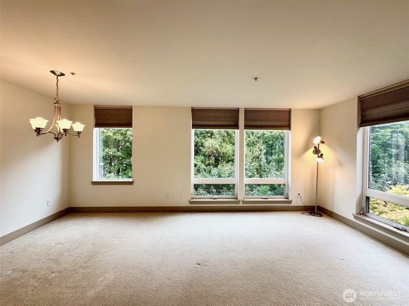 4547 8th Ave NE 306, Seattle WA 98105