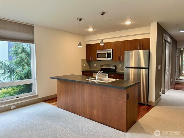 4547 8th Ave NE 306, Seattle WA 98105