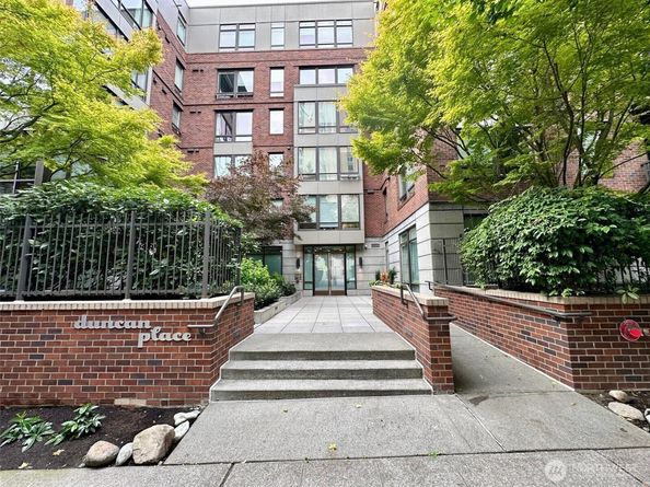 4547 8th Ave NE 306, Seattle WA 98105